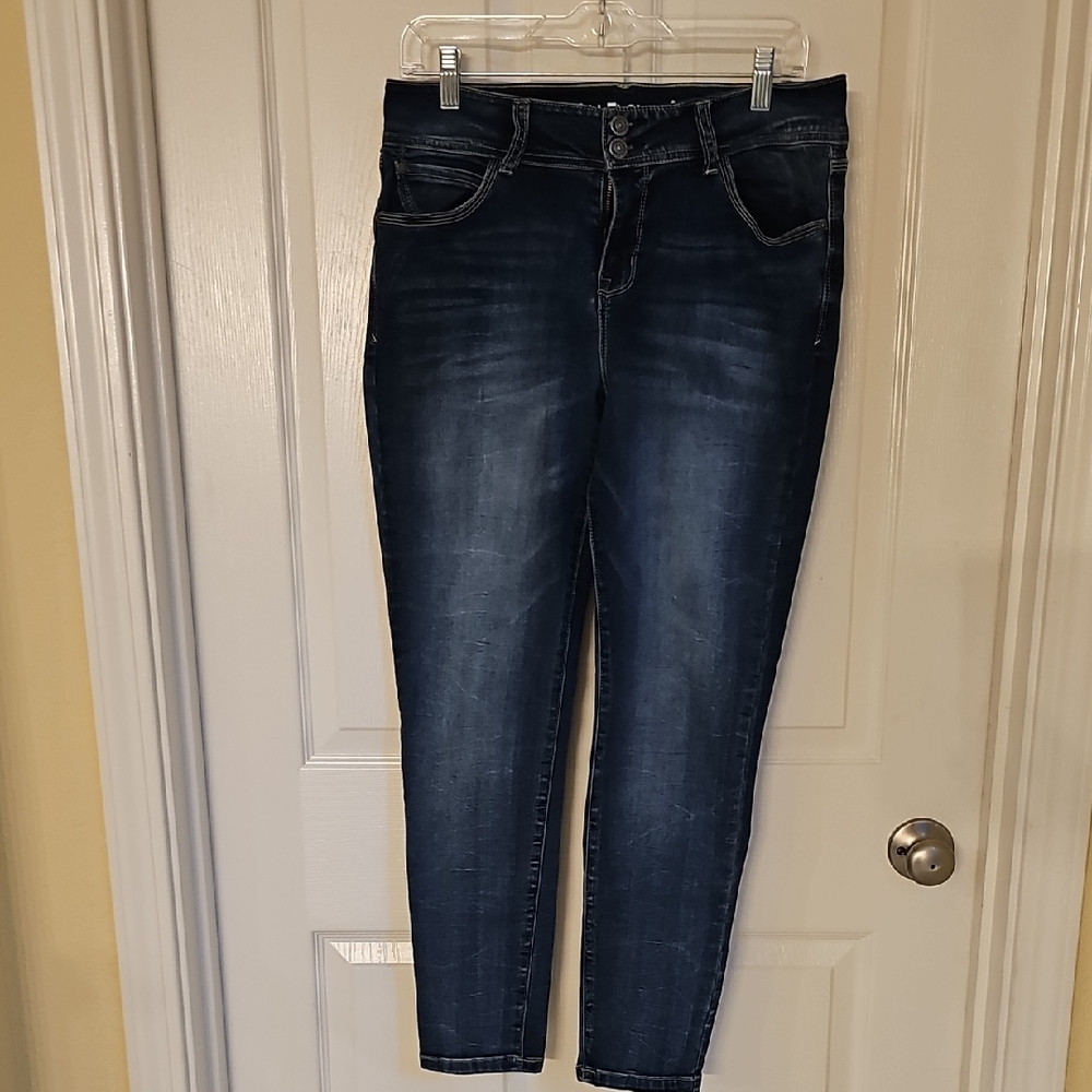 Wallflower Women's Deep Indigo Skinny Jeans